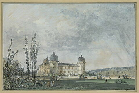 Vue du château de Valençay, prise des terrasses, et couple de promeneurs