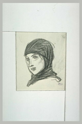 Tête de jeune femme de trois quarts gauche, enveloppée dans un foulard noir