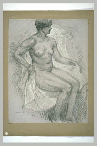 Femme nue, assise sur un fauteuil recouvert d'un linge blanc