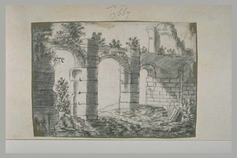 Vue d'un aqueduc ruiné