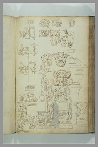 Etudes de motifs décoratifs : colonnes avec proues de galères, mascarons,..., image 2/2