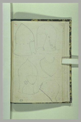 Qautre casques et fragment d'armure, image 2/2