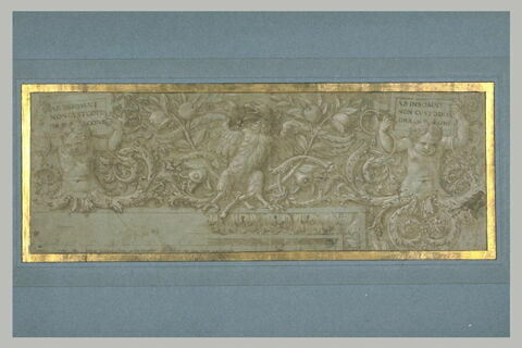 Frise avec une aigle et putti fitomorphes soutenant un cartouche, image 2/2