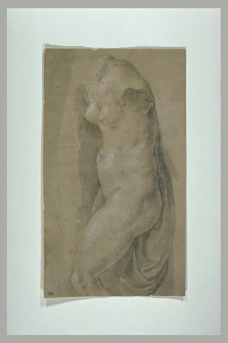 Etude d'une statue de femme nue, sans les bras et sans la tête