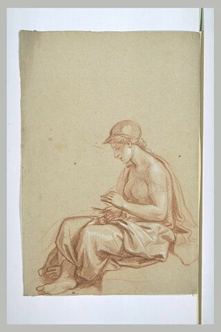 Femme assise, drapée et casquée