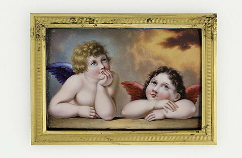 Deux anges vus en buste, de face, accoudés, les yeux levés au ciel