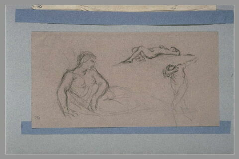 Femme drapée et femme nue, étendues, et un homme debout