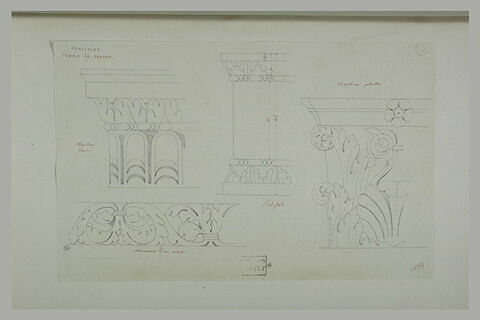 Pouzzoles : chapiteaux, piedestal et ornement du Temple de Sérapis