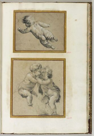 Enfant nu volant, vu de dos, vers la gauche, image 2/3