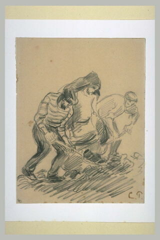 Trois hommes chargeant du charbon, image 2/2