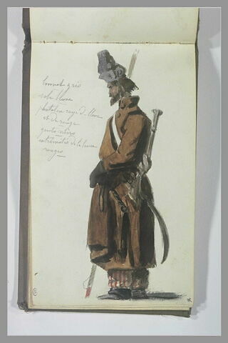 Un homme en costume militaire