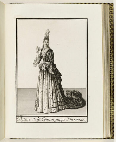 Dame de la Cour, en jupe d'hermine