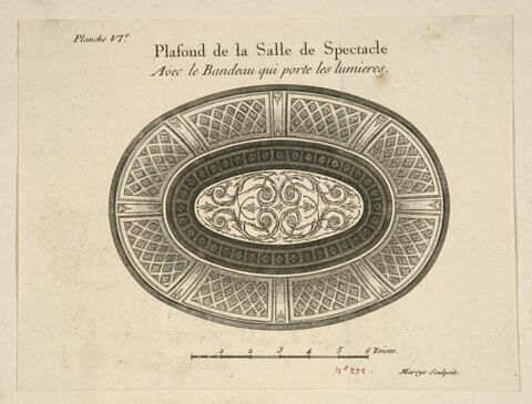 Plafond de la salle de spectacle avec le bandeau qui porte les lumières