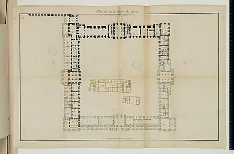 Plan du rez-de-chaussée pour les bâtiments de la Cour Carrée du Louvre avec des bâtiments des artistes au centre