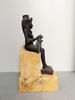 figurine d'Isis allaitant, image 3/4