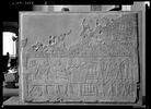 stèle rectangulaire ; relief mural ; bloc de paroi, image 2/3