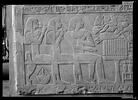 stèle rectangulaire ; relief mural ; bloc de paroi, image 3/3