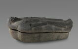 sarcophage en costume des vivants, image 4/9