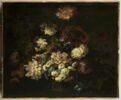 Corbeille de fleurs sur une table., image 1/3