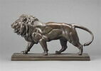 Lion qui marche, image 1/2