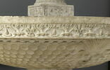 Partie supérieure d'une fontaine. Vasque et piédestal décorés des symboles héraldiques de Louis XII et d'Anne de Bretagne (têtes de porcs-épics; couronnes; lys, hermines), image 4/13