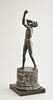 Statuette : adolescent debout dans l'attitude de la douleur, image 1/8