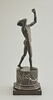 Statuette : adolescent debout dans l'attitude de la douleur, image 5/8