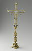 Croix gravée des figures du Christ, des Apôtres et des symboles de la Passion, image 1/4