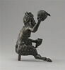 Statuette : satyre assis, les pattes écartées, tenant en coquillage, image 2/4