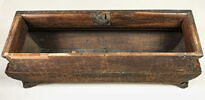 Coffre en forme de sarcophage, image 2/10