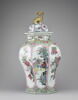 Vase à huit pans et à couvercle, d'une paire (TH 479), image 1/2