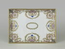 Déjeuner en porcelaine tendre, comprenant : un plateau, une tasse et soucoupe, un sucrier, image 2/6