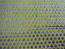 Velours à losanges frappés à dominante gris-bleu, rehaussés de petits points en croix jaune d'or, image 2/3