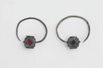 Paire de boucles d'oreilles polyédriques, image 1/2