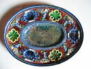 Plat ovale  sur pied : cavités et cornes d'abondance, image 1/2