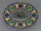 Plat ovale sur pied : cavités et cornes d'abondance, image 1/4