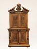 Armoire à deux corps et à décor de plaques de marbre, image 1/11