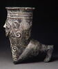 vase plastique ; rhyton, image 2/4