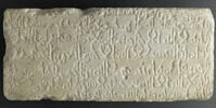 Stèle funéraire au nom de Fatima fille de ʿAbd Allah fils d'al-Hasan al-Hashimi, image 1/2