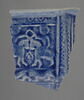Tesson de bol à pan coupé à la scène d'investiture (?), image 1/2
