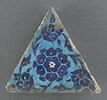 Carreau de forme triangulaire à décor de fleurs, image 5/5