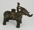 Pied de brûle-parfum ornithomorphe ou porte-bougie : éléphant et son cornac, image 5/8