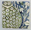 Carreau au vase décoré de fleurettes et jardin d'oeillets sur fond bleu sombre, image 1/2