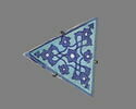 Carreau triangulaire aux rinceaux fleuronnés, image 1/3
