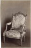 Fragments anciens et modernes de la garniture des fauteuils de la chambre de Marie-Antoinette à Saint-Cloud : soie à fleurs et fougères, image 2/3