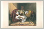 Oriental, assis sur un divan, tenant un narghilé, image 2/2